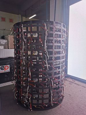 Персонализированный полноцветный цилиндрический светодиодный дисплей P1.8 мм для внутренних панелей Размер 240 * 120 мм